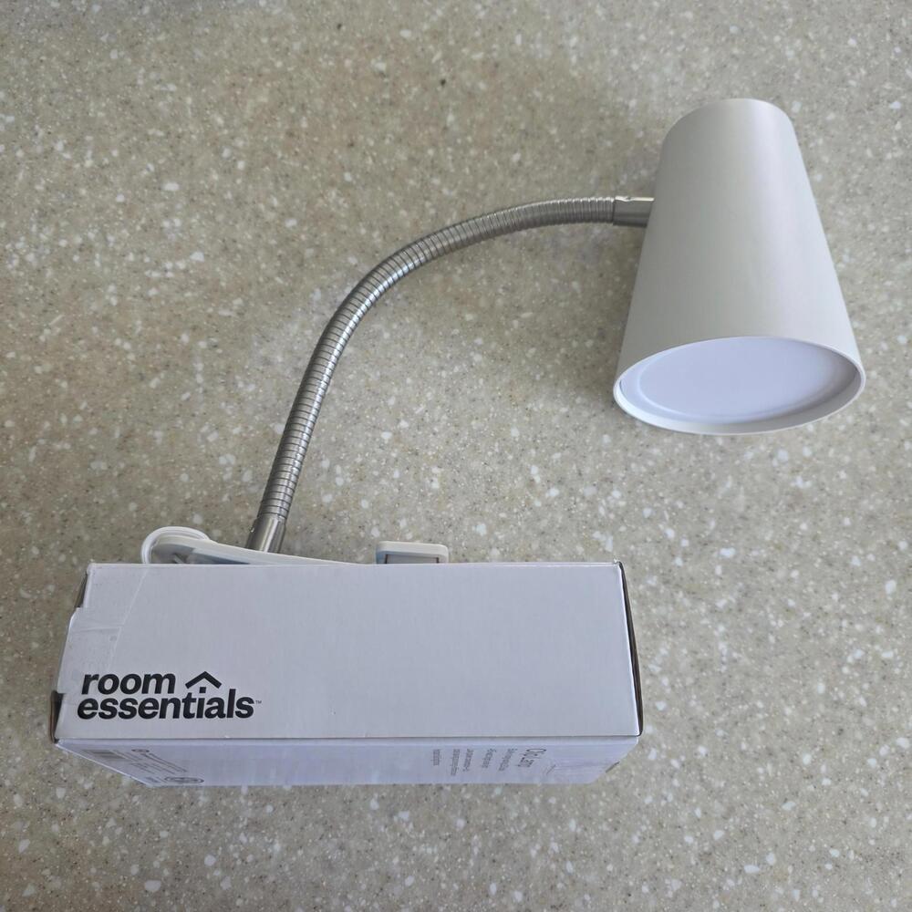 Room Essentials Clip Table Lamp White with LED Light Bulb Included